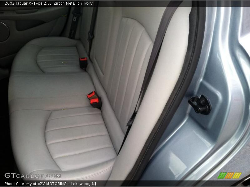 Zircon Metallic / Ivory 2002 Jaguar X-Type 2.5