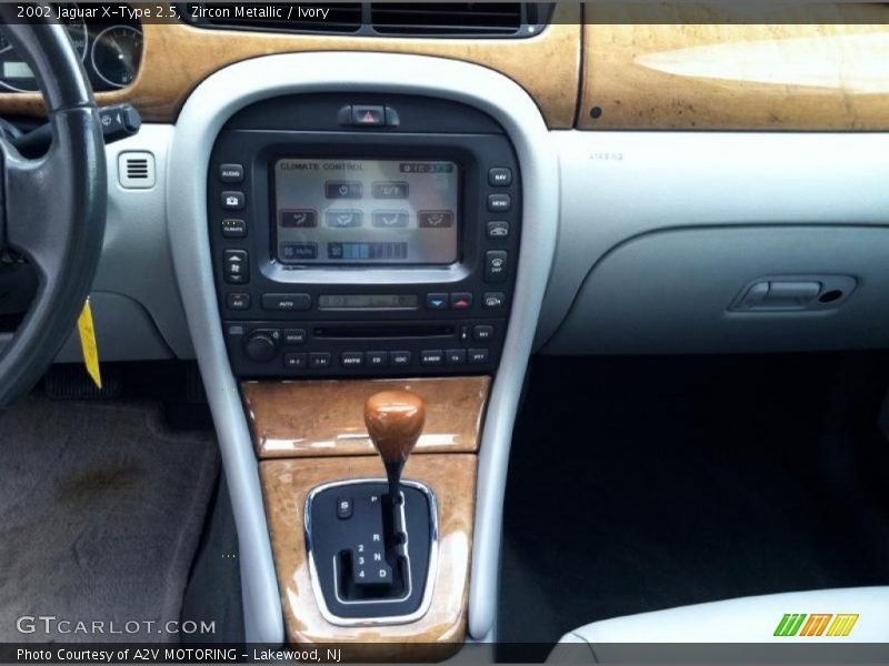 Zircon Metallic / Ivory 2002 Jaguar X-Type 2.5