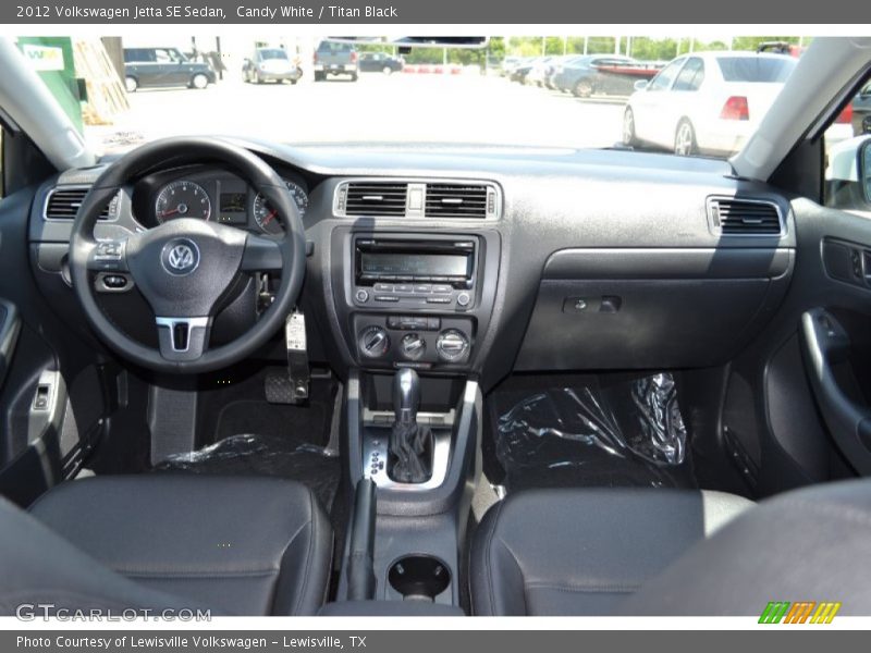 Candy White / Titan Black 2012 Volkswagen Jetta SE Sedan