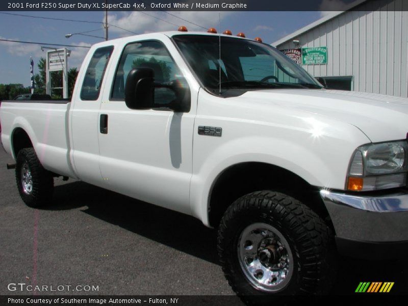 Oxford White / Medium Graphite 2001 Ford F250 Super Duty XL SuperCab 4x4