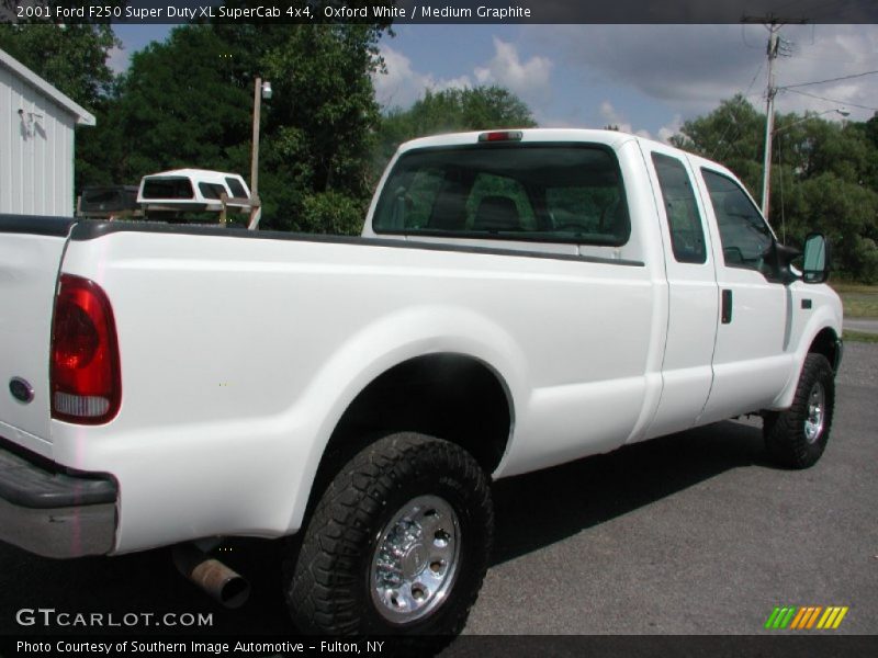 Oxford White / Medium Graphite 2001 Ford F250 Super Duty XL SuperCab 4x4