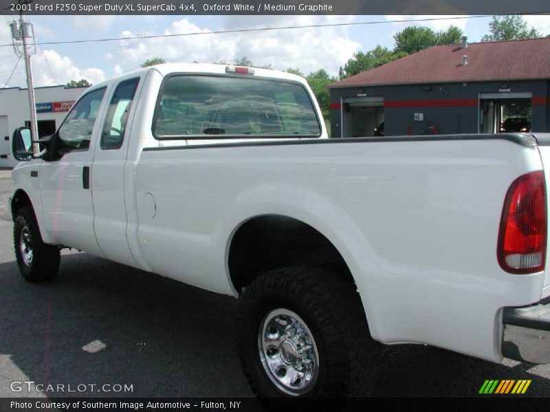 Oxford White / Medium Graphite 2001 Ford F250 Super Duty XL SuperCab 4x4