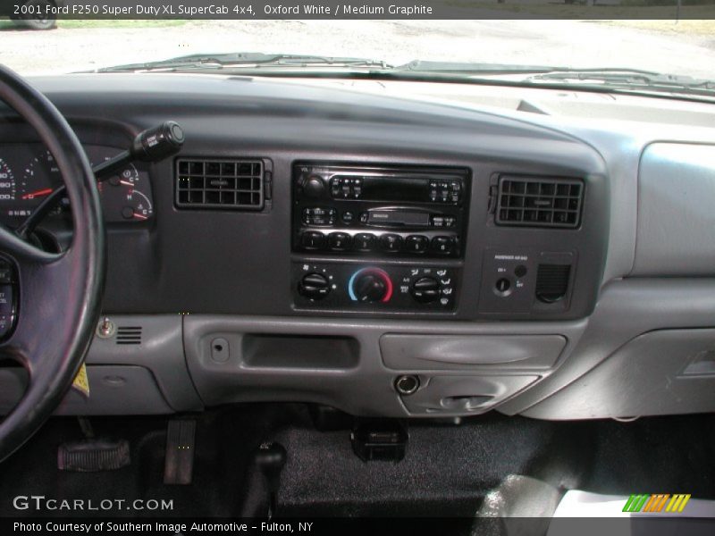 Oxford White / Medium Graphite 2001 Ford F250 Super Duty XL SuperCab 4x4