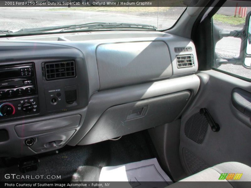 Oxford White / Medium Graphite 2001 Ford F250 Super Duty XL SuperCab 4x4