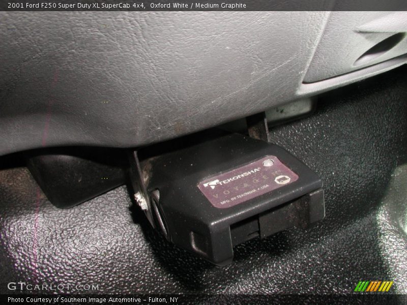 Oxford White / Medium Graphite 2001 Ford F250 Super Duty XL SuperCab 4x4