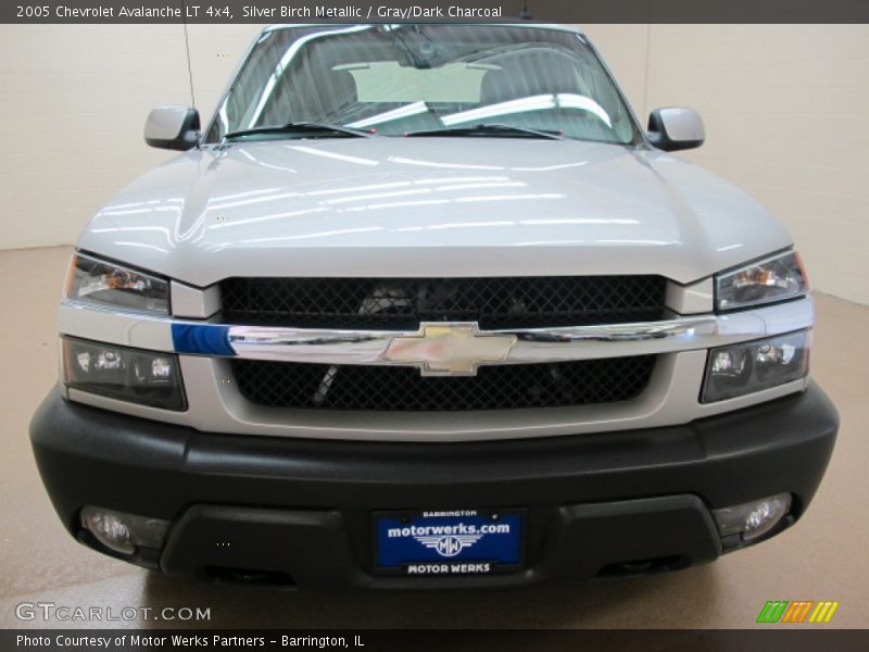 Silver Birch Metallic / Gray/Dark Charcoal 2005 Chevrolet Avalanche LT 4x4