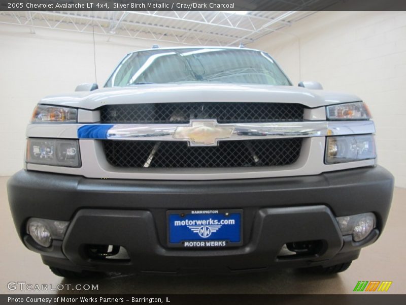 Silver Birch Metallic / Gray/Dark Charcoal 2005 Chevrolet Avalanche LT 4x4