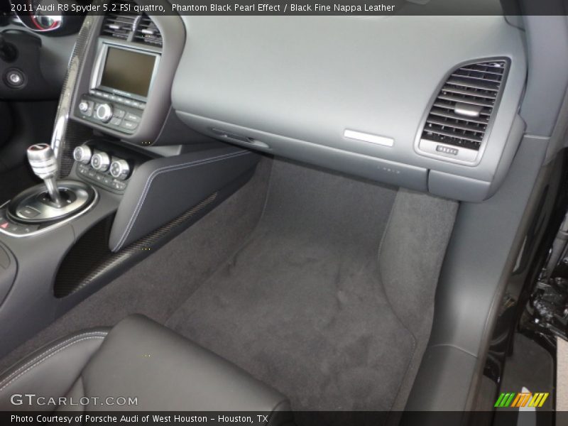 Phantom Black Pearl Effect / Black Fine Nappa Leather 2011 Audi R8 Spyder 5.2 FSI quattro