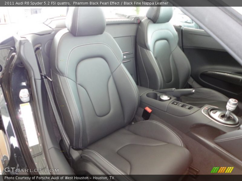 Front Seat of 2011 R8 Spyder 5.2 FSI quattro