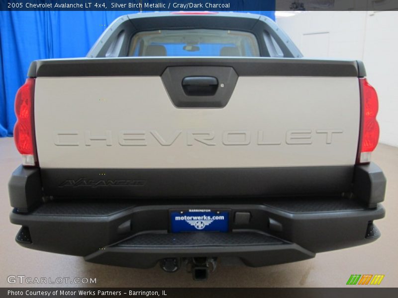 Silver Birch Metallic / Gray/Dark Charcoal 2005 Chevrolet Avalanche LT 4x4