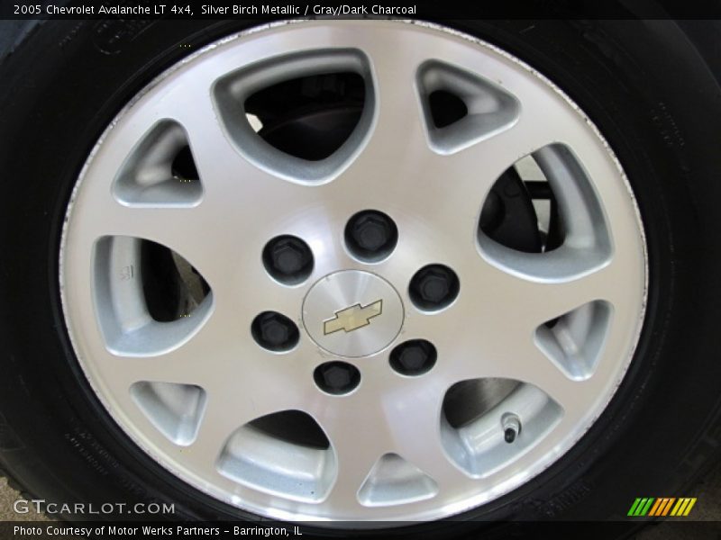 Silver Birch Metallic / Gray/Dark Charcoal 2005 Chevrolet Avalanche LT 4x4