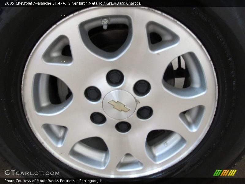 Silver Birch Metallic / Gray/Dark Charcoal 2005 Chevrolet Avalanche LT 4x4