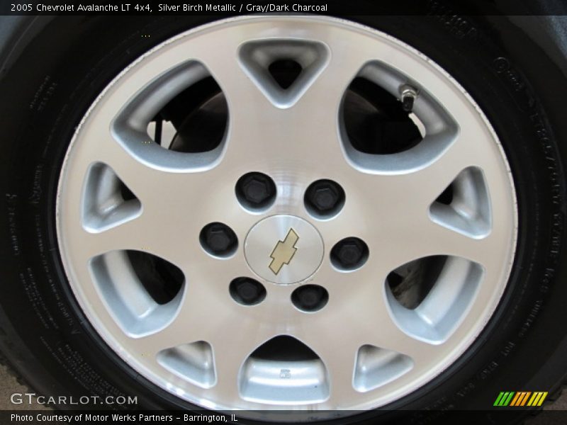 Silver Birch Metallic / Gray/Dark Charcoal 2005 Chevrolet Avalanche LT 4x4