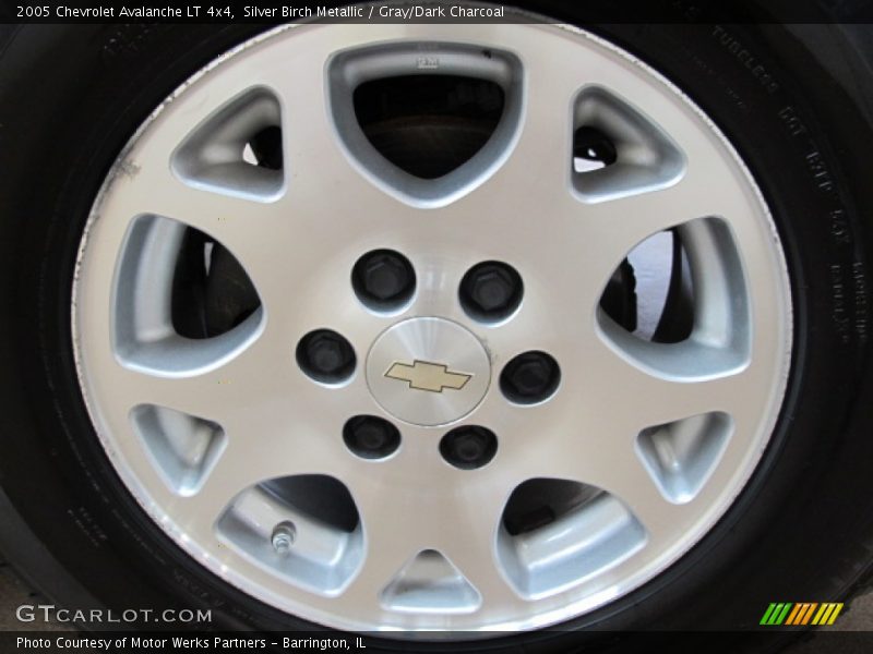 Silver Birch Metallic / Gray/Dark Charcoal 2005 Chevrolet Avalanche LT 4x4
