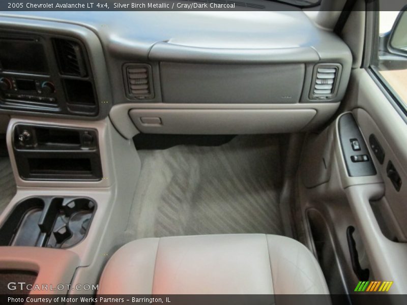 Silver Birch Metallic / Gray/Dark Charcoal 2005 Chevrolet Avalanche LT 4x4