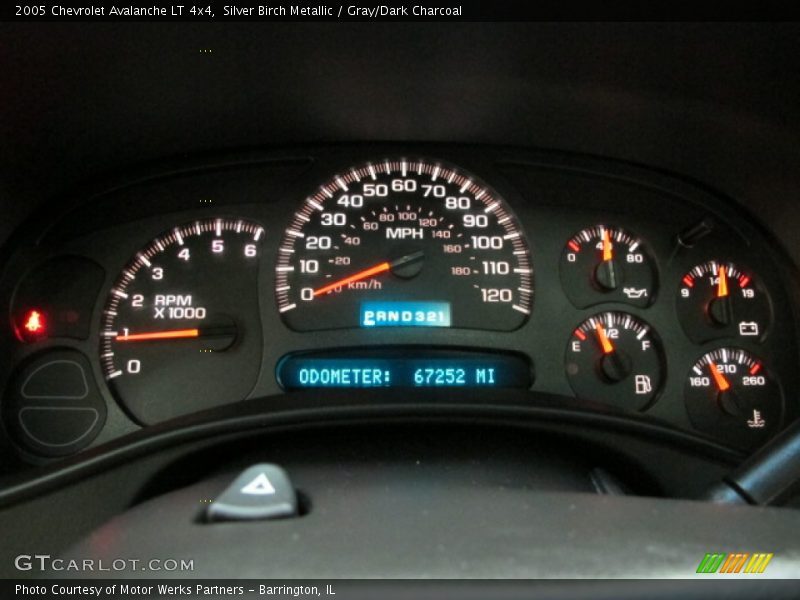Silver Birch Metallic / Gray/Dark Charcoal 2005 Chevrolet Avalanche LT 4x4