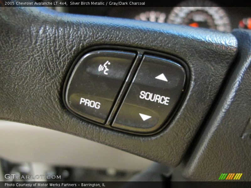 Silver Birch Metallic / Gray/Dark Charcoal 2005 Chevrolet Avalanche LT 4x4