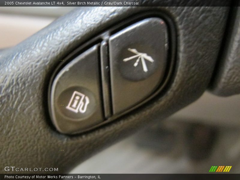 Silver Birch Metallic / Gray/Dark Charcoal 2005 Chevrolet Avalanche LT 4x4