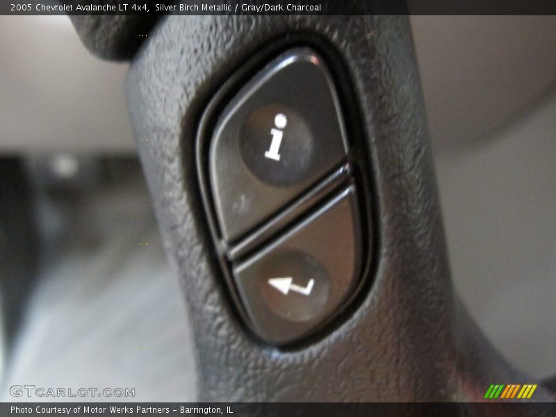 Silver Birch Metallic / Gray/Dark Charcoal 2005 Chevrolet Avalanche LT 4x4