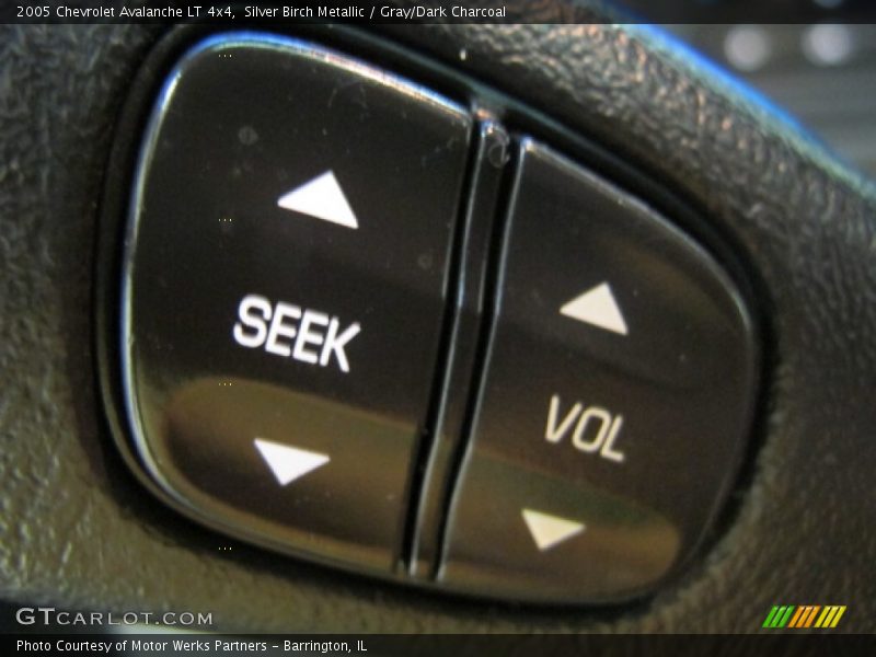 Silver Birch Metallic / Gray/Dark Charcoal 2005 Chevrolet Avalanche LT 4x4
