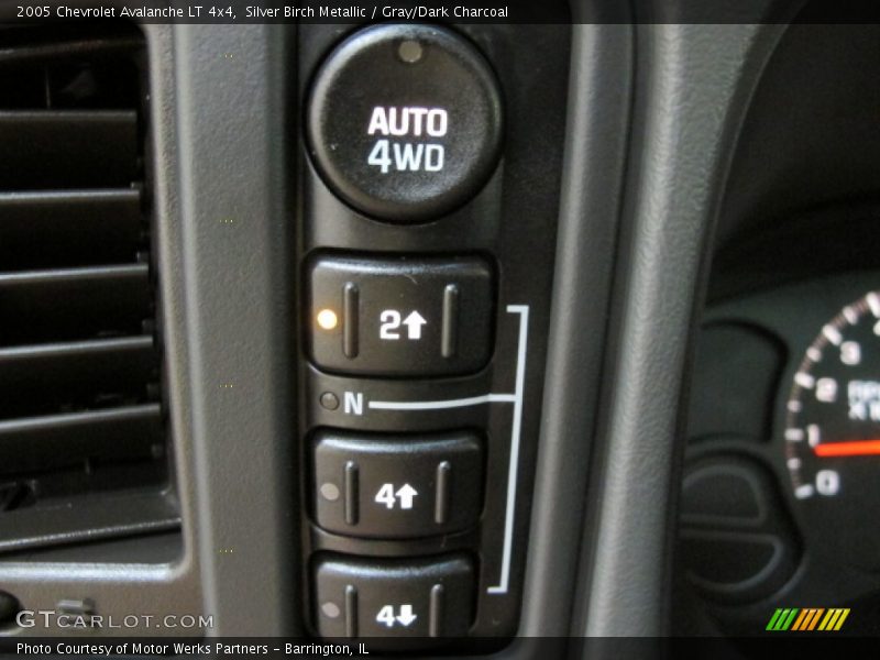 Silver Birch Metallic / Gray/Dark Charcoal 2005 Chevrolet Avalanche LT 4x4