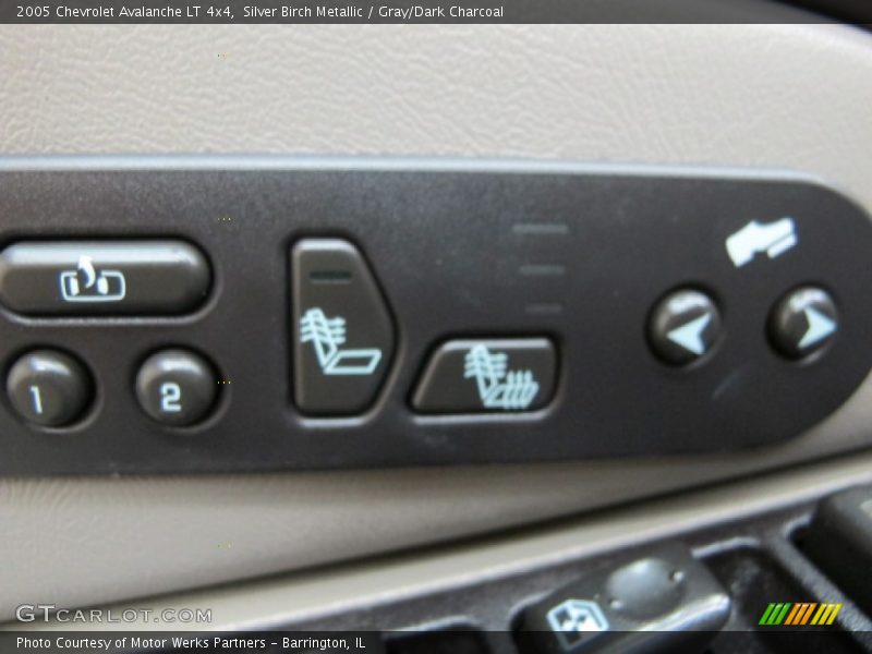 Silver Birch Metallic / Gray/Dark Charcoal 2005 Chevrolet Avalanche LT 4x4