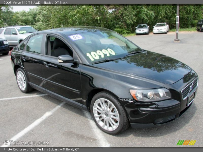 Front 3/4 View of 2005 S40 T5 AWD