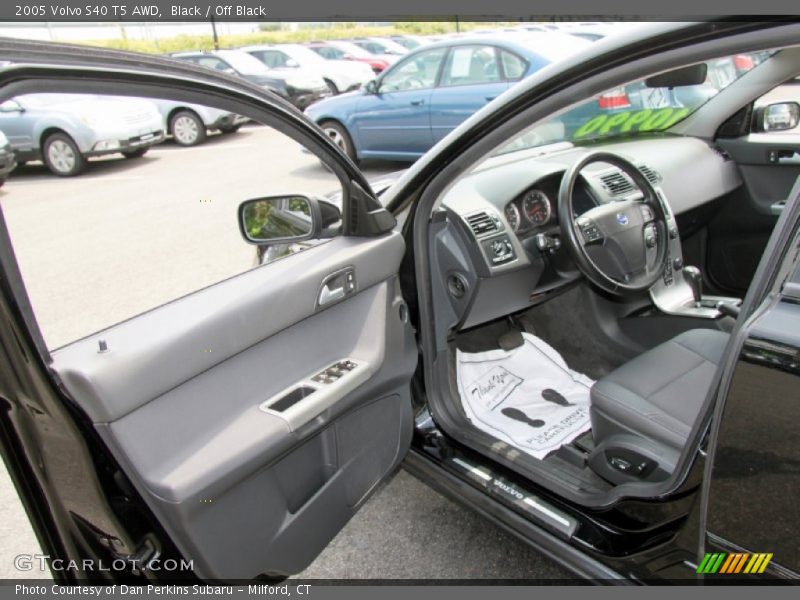 Off Black Interior - 2005 S40 T5 AWD 