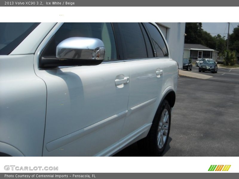 Ice White / Beige 2013 Volvo XC90 3.2