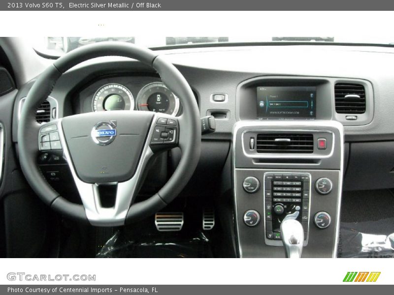 Dashboard of 2013 S60 T5