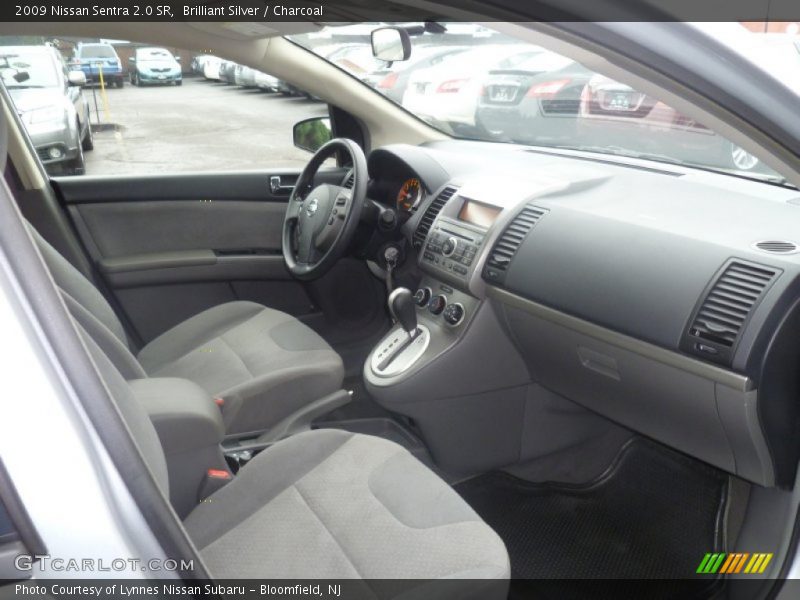 Brilliant Silver / Charcoal 2009 Nissan Sentra 2.0 SR