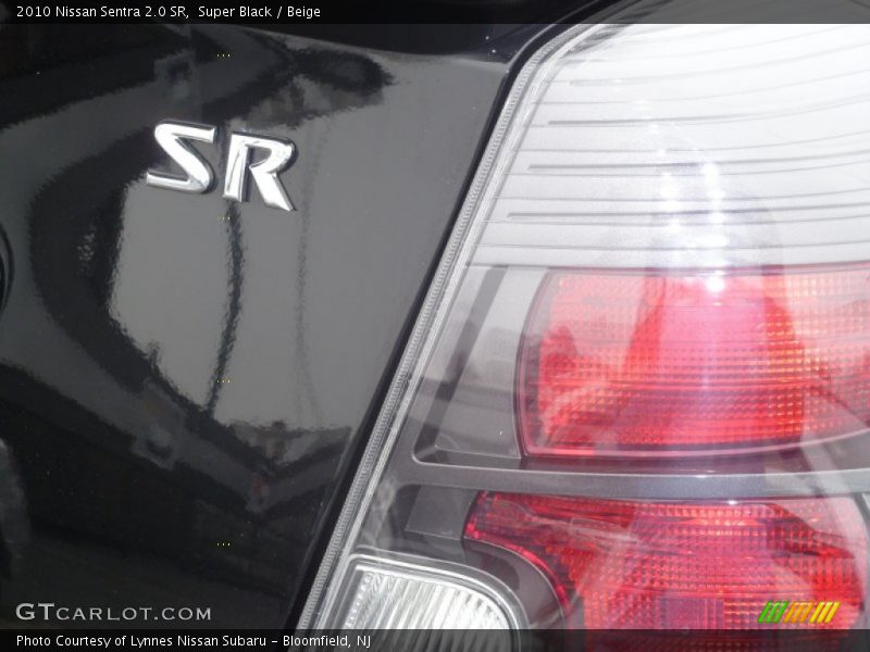 Super Black / Beige 2010 Nissan Sentra 2.0 SR