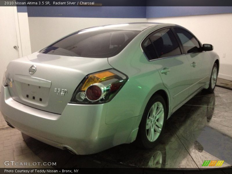 Radiant Silver / Charcoal 2010 Nissan Altima 3.5 SR