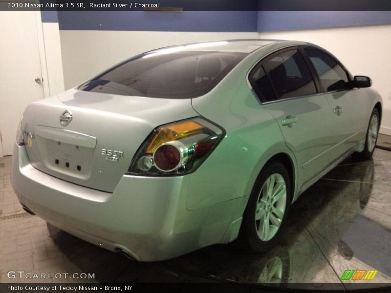Radiant Silver / Charcoal 2010 Nissan Altima 3.5 SR