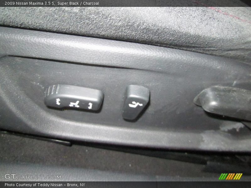 Super Black / Charcoal 2009 Nissan Maxima 3.5 S