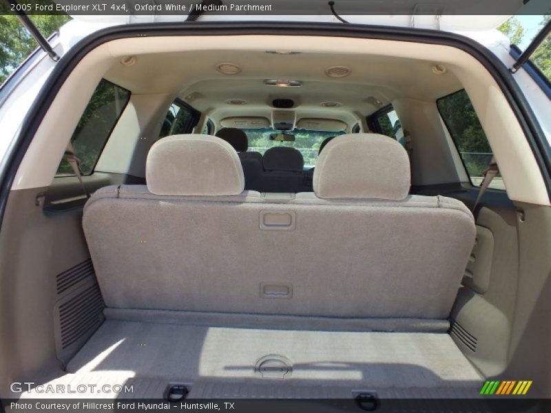 Oxford White / Medium Parchment 2005 Ford Explorer XLT 4x4