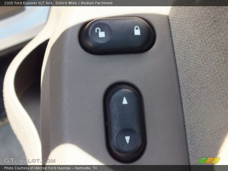 Oxford White / Medium Parchment 2005 Ford Explorer XLT 4x4