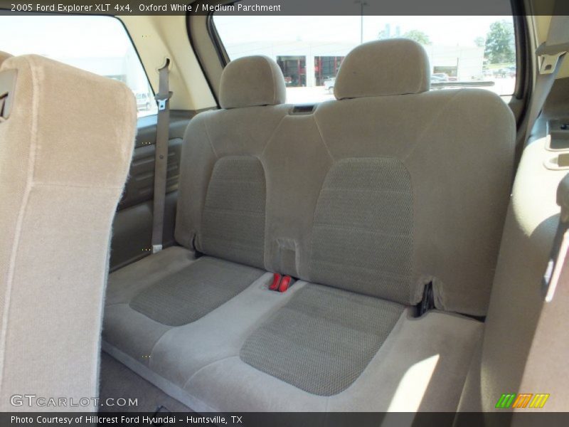 Oxford White / Medium Parchment 2005 Ford Explorer XLT 4x4