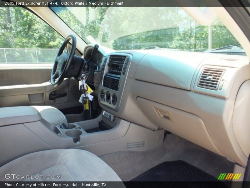 Oxford White / Medium Parchment 2005 Ford Explorer XLT 4x4