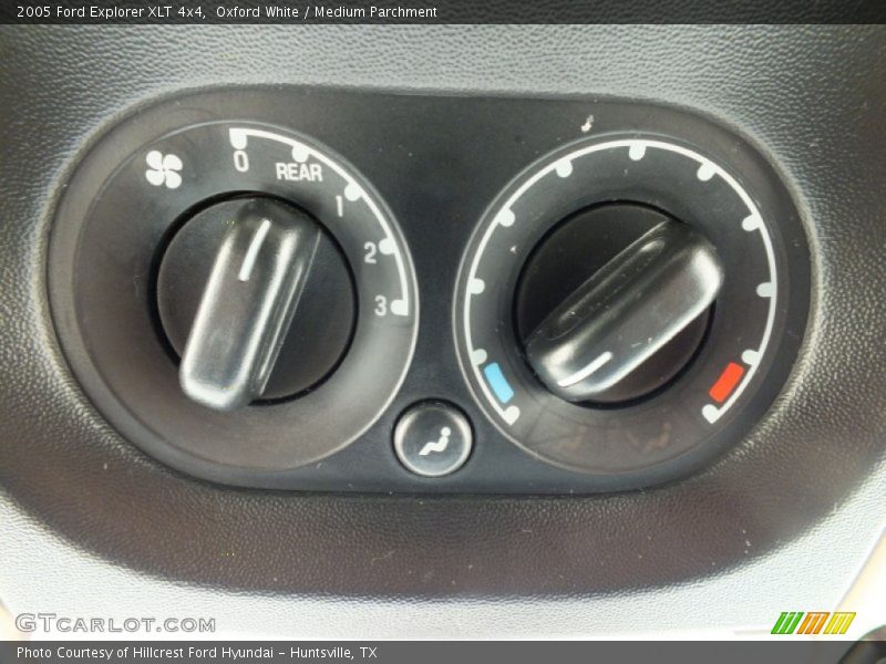 Oxford White / Medium Parchment 2005 Ford Explorer XLT 4x4