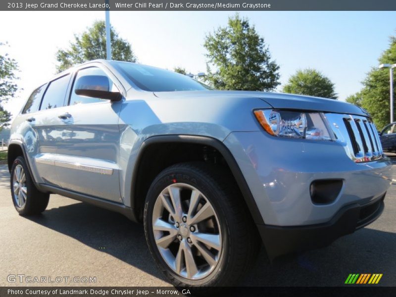Front 3/4 View of 2013 Grand Cherokee Laredo