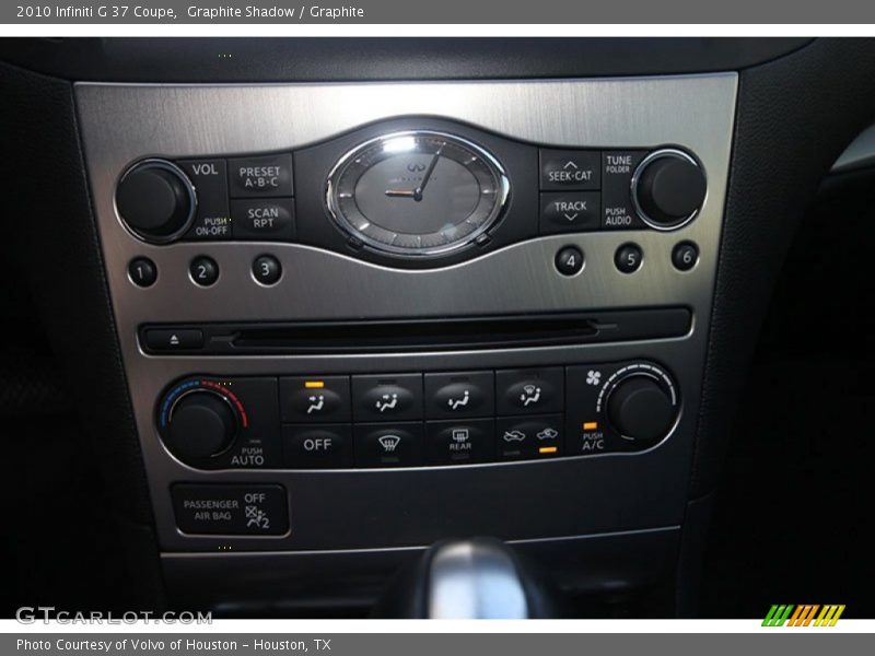 Controls of 2010 G 37 Coupe