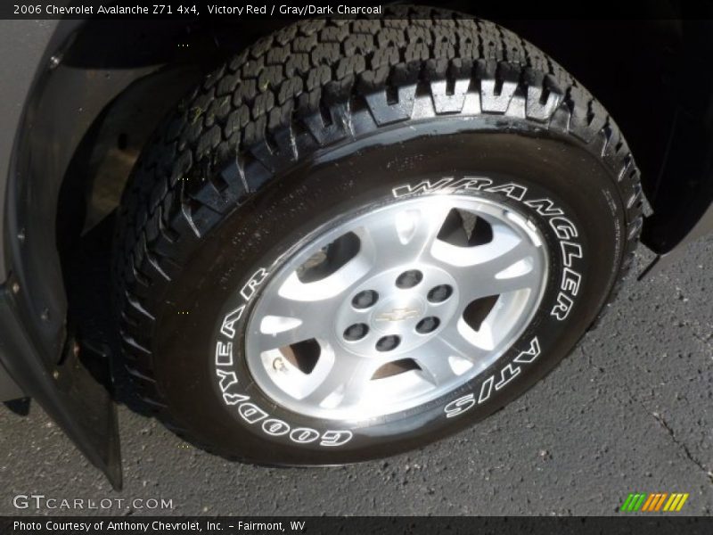 Victory Red / Gray/Dark Charcoal 2006 Chevrolet Avalanche Z71 4x4