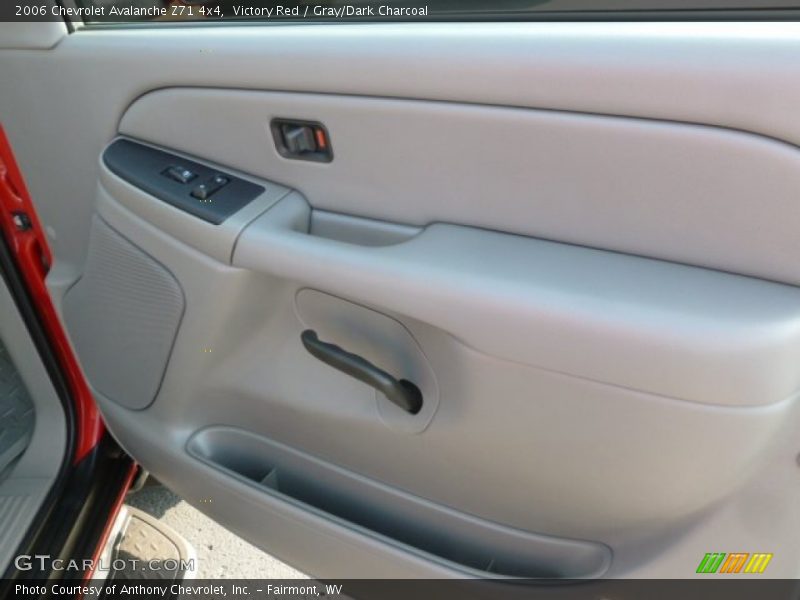 Victory Red / Gray/Dark Charcoal 2006 Chevrolet Avalanche Z71 4x4