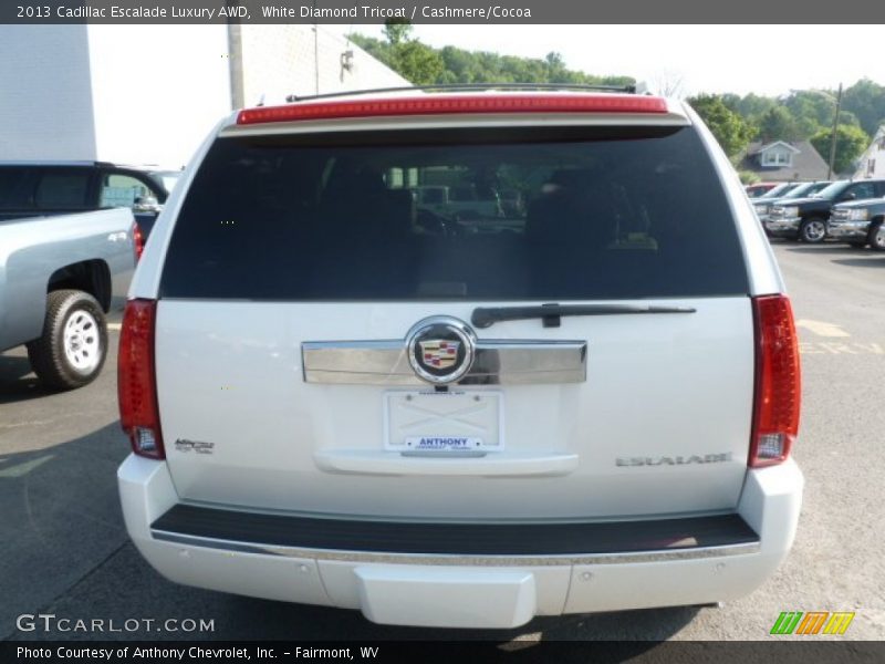 White Diamond Tricoat / Cashmere/Cocoa 2013 Cadillac Escalade Luxury AWD