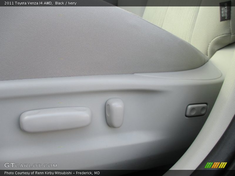 Black / Ivory 2011 Toyota Venza I4 AWD