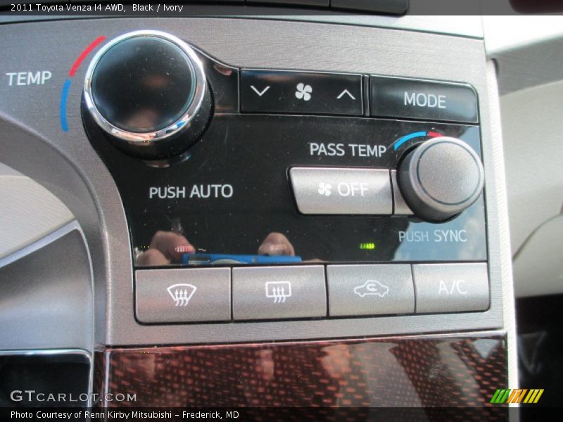 Black / Ivory 2011 Toyota Venza I4 AWD