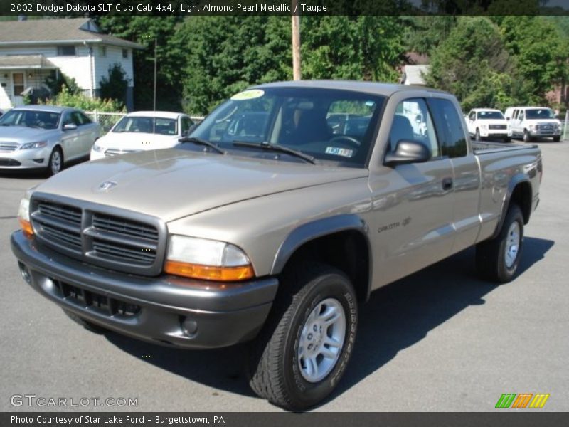 Light Almond Pearl Metallic / Taupe 2002 Dodge Dakota SLT Club Cab 4x4