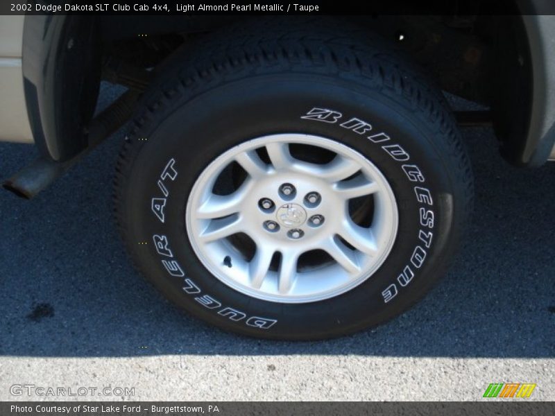 Light Almond Pearl Metallic / Taupe 2002 Dodge Dakota SLT Club Cab 4x4