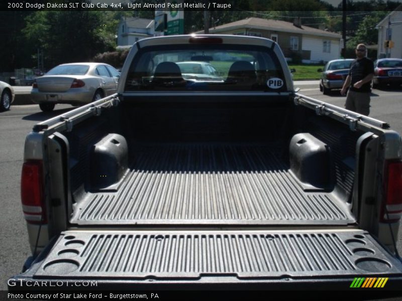Light Almond Pearl Metallic / Taupe 2002 Dodge Dakota SLT Club Cab 4x4
